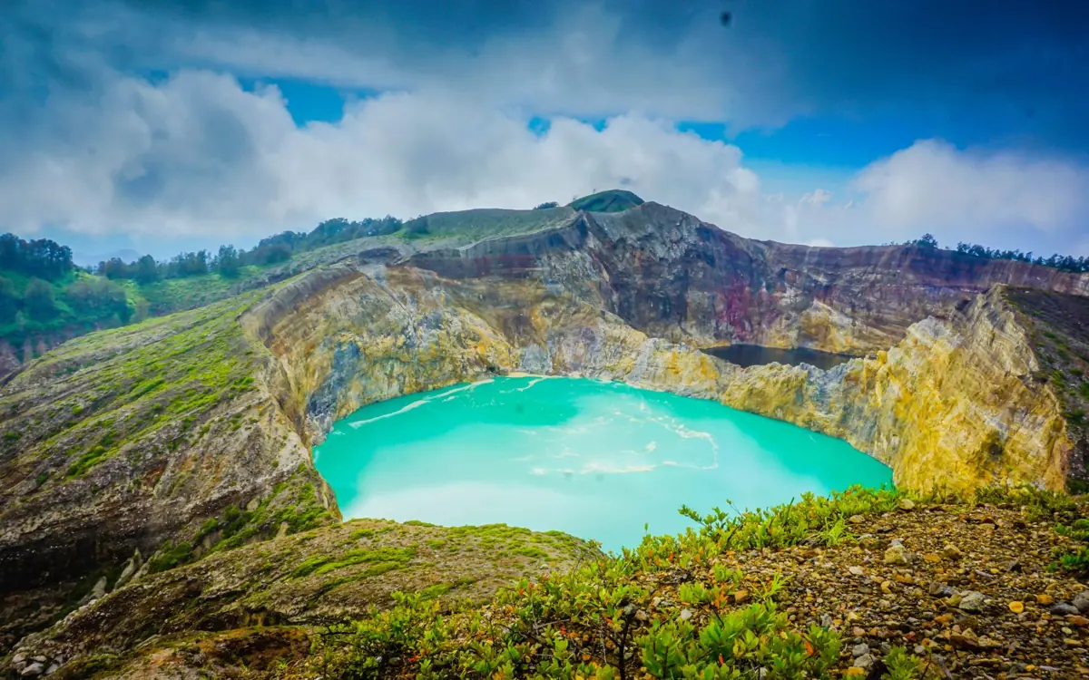 Lago volcánico de Kelimutu, en Flores