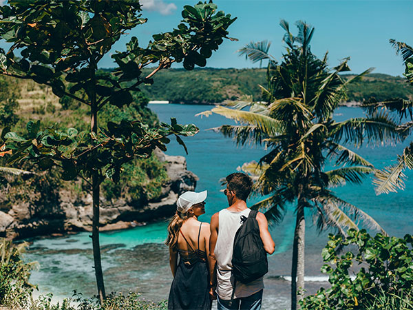 Viaje de novios a Indonesia. Escapada romántica a Bali. Playas idílicas, excursiones guiadas para descubrir la cultura de Indonesia.