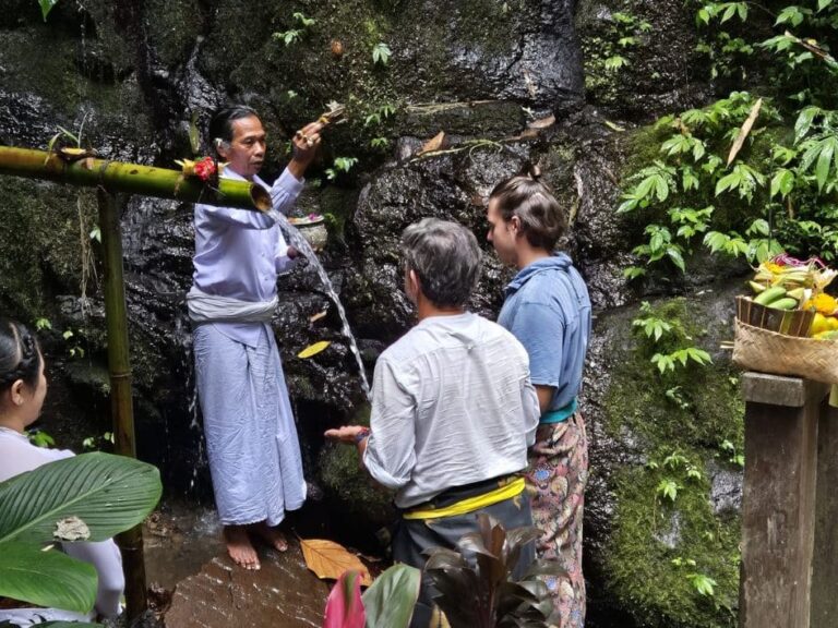 Programa en Bali en familia. Ceremonia de purificación